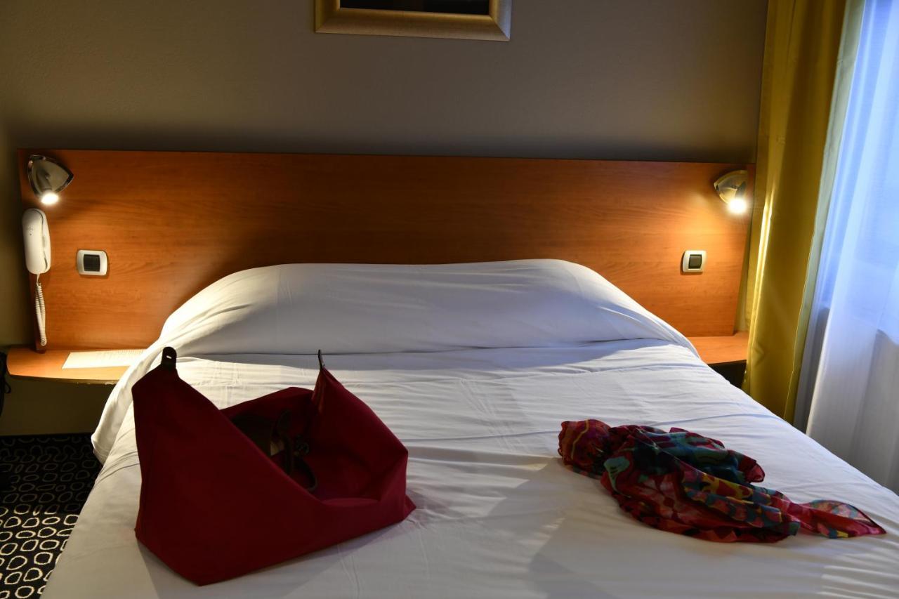 In Situ Hotel Valenciennes Exteriör bild
